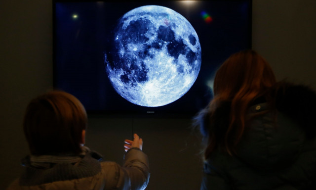 Συναγερμός για το μέλλον της Σελήνης - Μπήκε στα μνημεία πολιτιστικής κληρονομιάς «σε κίνδυνο»