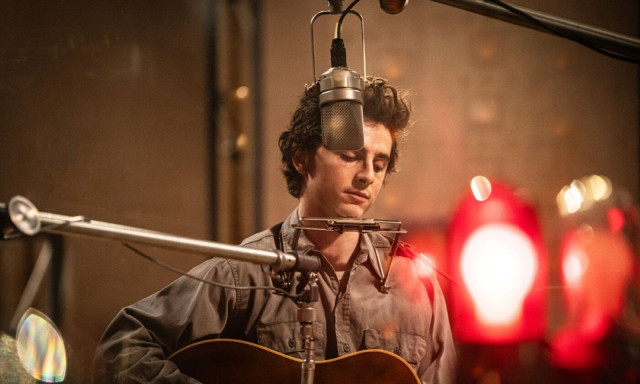 Νέες ταινίες: Ο Μπομπ Ντίλαν βάζει στην πρίζα την κιθάρα του στη μεγάλη οθόνη