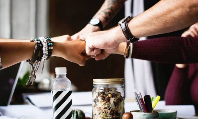 Ο χρήσιμος, ο ευχάριστος και ο αληθινός: Αυτοί είναι οι τρεις τύποι φιλίας κατά τον Αριστοτέλη