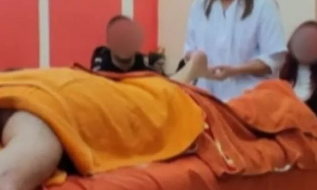 «Αρχαία ελληνική μάλαξη»: ΕΔΕ για καθηγητή στην Εύβοια που έβαζε μαθητές να του κάνουν μασάζ