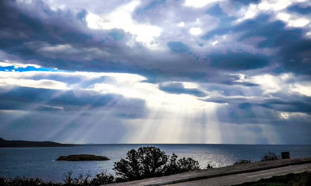 Καιρός… άνοιξης σχεδόν σε όλη τη χώρα – Μόνο εκεί θα βρέξει σε λίγες ώρες