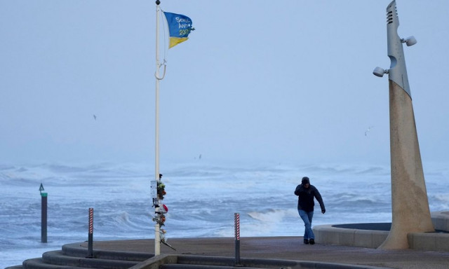«Κακοκαιρία του αιώνα» σαρώνει τη Βρετανία: Πόλεις «φαντάσματα» και κόκκινες προειδοποιήσεις