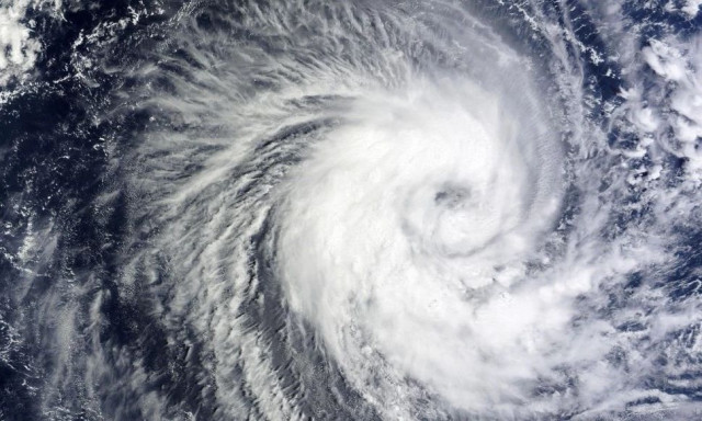 Ιρλανδία: Προ των πυλών η «κακοκαιρία του αιώνα» - Μετεωρολόγοι κάνουν λόγο για «βομβογένεση»