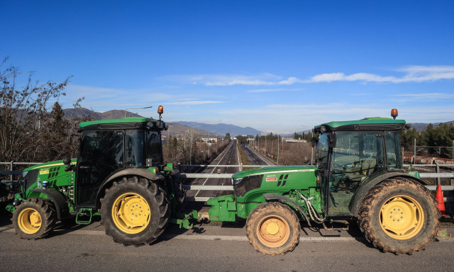 Κλιμακώνουν τις κινητοποιήσεις τους οι αγρότες – Πορεία με τρακτέρ στα Γρεβενά