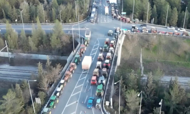Ενισχύουν τα μπλόκα οι αγρότες στην Λάρισα μετά την ομιλία Μητσοτάκη και προειδοποιούν με κλιμάκωση