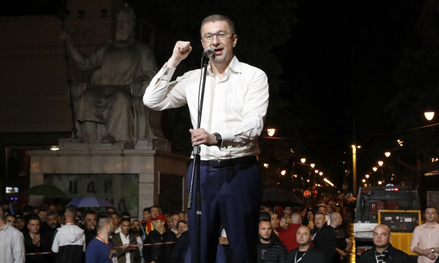 Ο Μίτσκοσκι δηλώνει «έκπληκτος» από την αντίδραση της Αθήνας για το «άλυτο μακεδονικό ζήτημα»