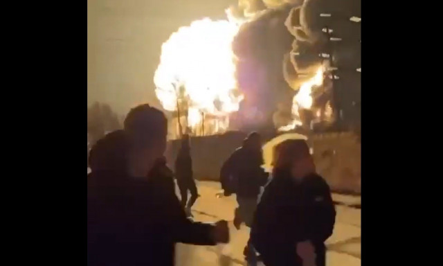 Ρωσία: Στις φλόγες το διυλιστήριο της Rosneft στο Ραζάν – Ουκρανική επιδρομή με drones στη Μόσχα