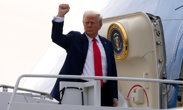 Τραμπ: Προτείνει πακέτο εθελουσίας στους δημοσίους υπαλλήλους με μισθούς 8 μηνών