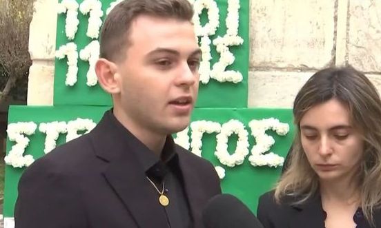 Μίμης Δομάζος: «Ήταν πολύ καλός στα πάντα», λένε τα εγγόνια του