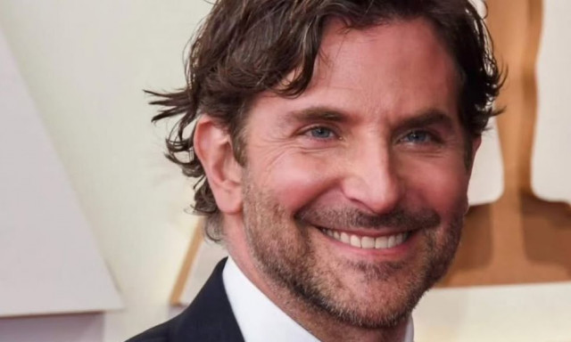 Μπράντλεϊ Κούπερ: Παρακολούθησε την αγαπημένη του ομάδα στο γήπεδο συνοδευόμενος από την κόρη του