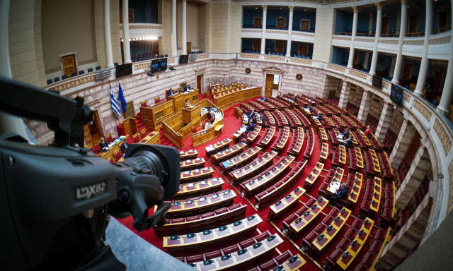 Πολιτικές εξελίξεις προκαλούν τα Τέμπη - Ολοταχώς προς συζήτηση στη Βουλή μετά την πρόταση ΣΥΡΙΖΑ