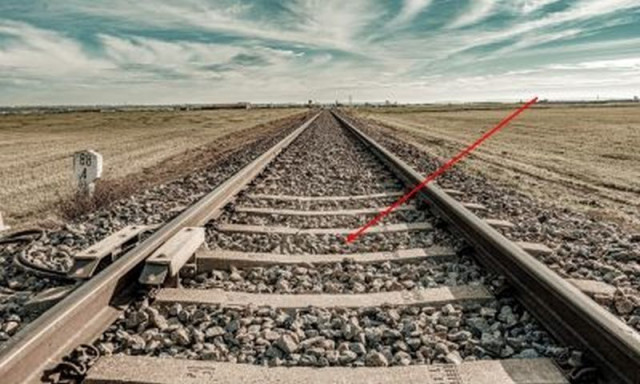 Δεν είναι για ομορφιά: Γιατί υπάρχουν πέτρες ανάμεσα στις ράγες