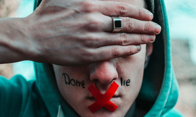 Πώς να ξεσκεπάσετε έναν ψεύτη