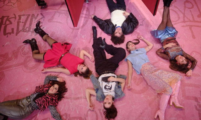 Θέατρο Πόρτα: Πέντε κορίτσια σε ντελίριο στο «Πήδημα» της Μάγκι Νέβιλ