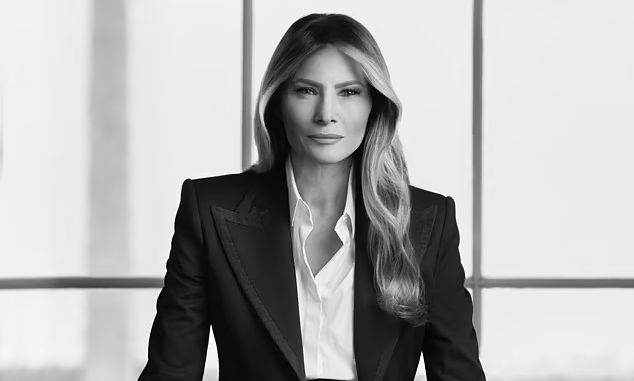 Η τολμηρή προειδοποίηση της Μελάνια που κρύβει το επίσημο πορτρέτο της