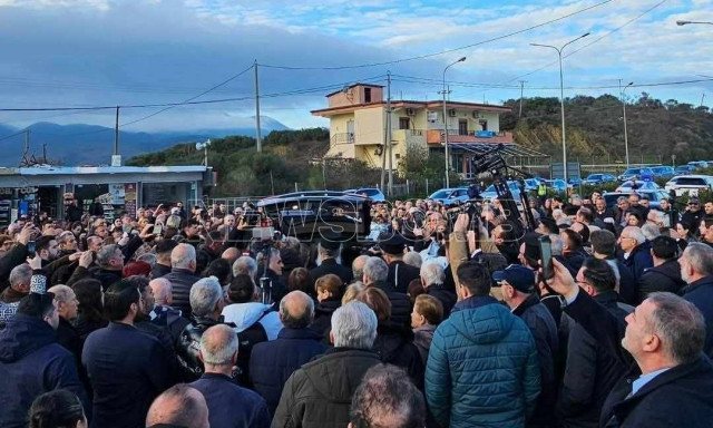 Αρχιεπίσκοπος Αναστάσιος: Πλήθος κόσμου στην Κακαβιά για τον αποχαιρετισμό