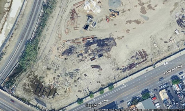 ΗΠΑ: Μυστηριώδη μηνύματα της λέξης «HELP» εμφανίστηκαν σε αυλή από τους χάρτες της Google