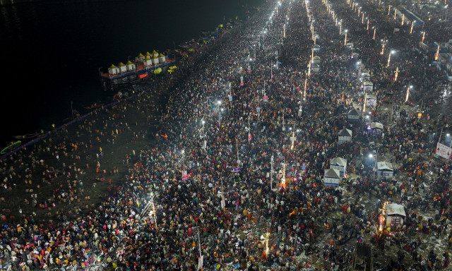Ινδία: Βάφτηκε με αίμα ινδουιστικό φεστιβάλ - Δεκάδες νεκροί από πανικό και ασφυξία