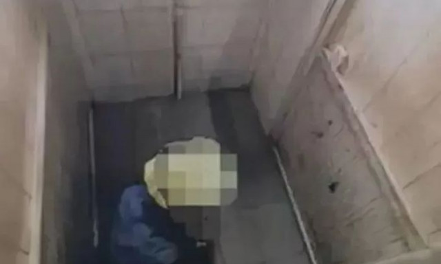 Ο «τοίχος της ντροπής»: Εταιρεία κινηματογραφεί και διαπομπεύει τους υπαλλήλους στην τουαλέτα