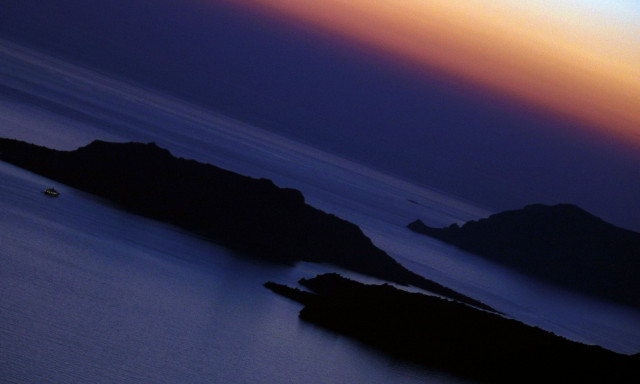 Έκτακτη σύσκεψη για την ηφαιστειακή δραστηριότητα στη Σαντορίνη