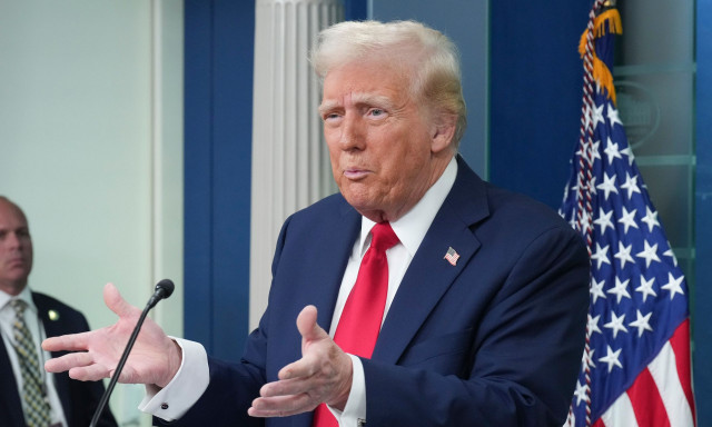 ΗΠΑ: Ο Τραμπ ειρωνεύεται το περιοδικό «Time» για το εξώφυλλο με τον Μασκ - «Υπάρχει ακόμα;»