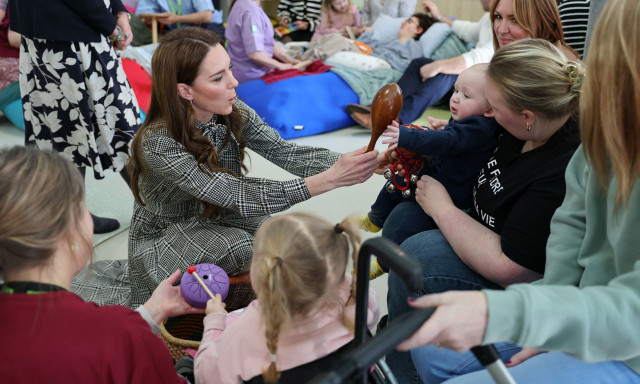 Κέιτ Μίντλετον: Συγκινητική επίσκεψη σε παιδικό ξενώνα που η πριγκίπισσα Νταϊάνα στήριζε