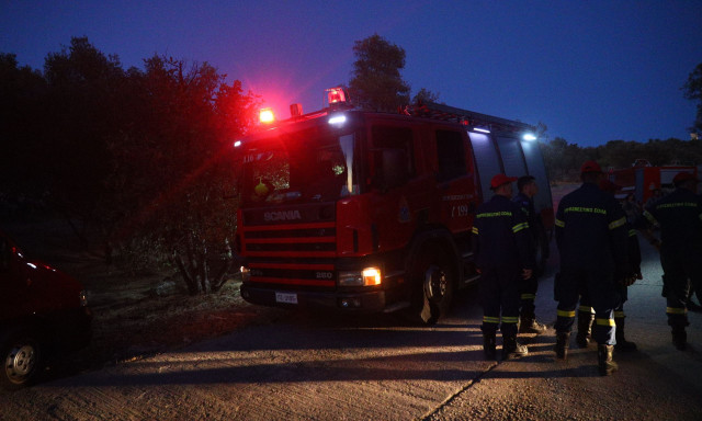 Σεισμός στην Εύβοια – Κλιμάκιο της Πυροσβεστικής κάνει ελέγχους στην περιοχή του Αλιβερίου