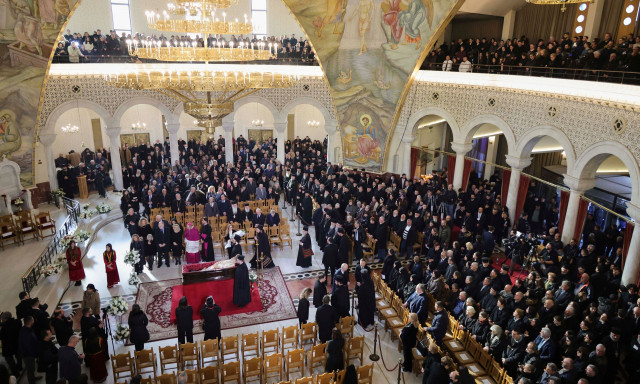 Το «ύστατο χαίρε» στον Αρχιεπίσκοπο Αλβανίας Αναστάσιο - Επικήδειος από Μητσοτάκη και Βαρθολομαίο