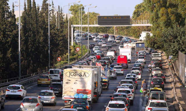 Κίνηση τώρα: Απέραντο πάρκινγκ το Λεκανοπέδιο - Ποιους δρόμους πρέπει να αποφύγετε