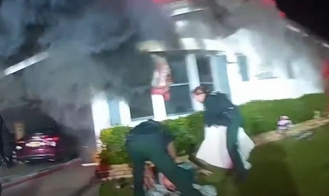 Φλόριντα: Δραματική διάσωση ανάπηρου άνδρα από φλεγόμενο σπίτι - Συγκλονιστικό βίντεο ντοκουμέντο