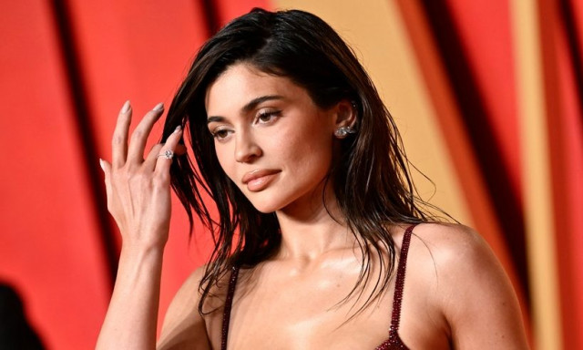 Κάιλι Τζένερ: Η καυτή ανάρτηση που πυροδότησε σενάρια για πλαστική επέμβαση