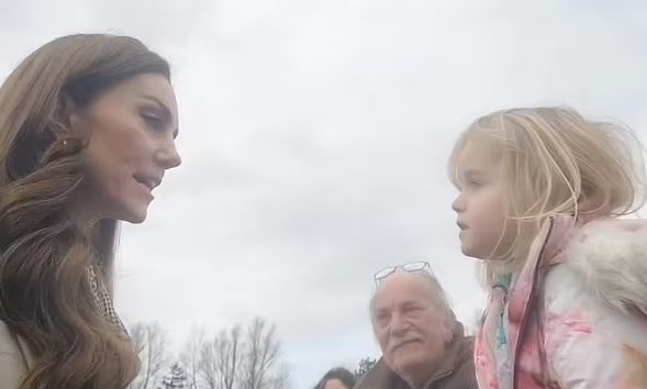 Κέτι Μίντλετον: Η τρυφερή συνάντηση με κοριτσάκι που γνωρίζει μια «πραγματική πριγκίπισσα»