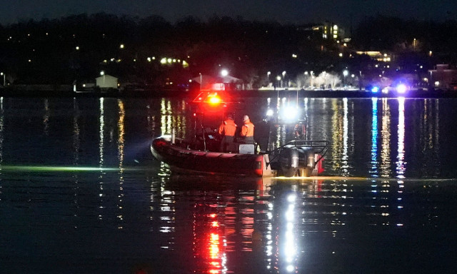 ΗΠΑ: Ανακτήθηκαν τα μαύρα κουτιά του επιβατικού αεροσκάφους που συνετρίβη στην Ουάσιγκτον