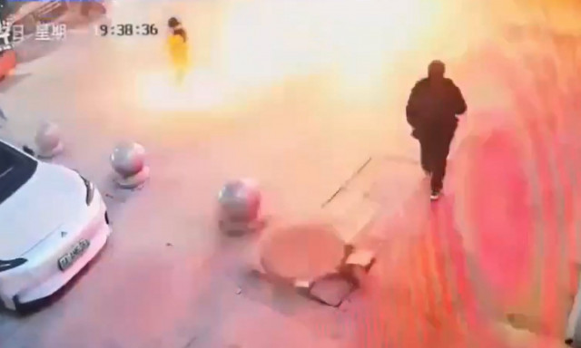 Τρομακτικό περιστατικό στην Κίνα: 12χρονη έριξε κροτίδα σε υπόνομο και εκτοξεύτηκε στον αέρα