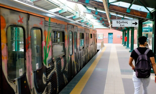 ΣΤΑΣΥ: Εκκενώθηκε συρμός του Ηλεκτρικού στο Μοσχάτο λόγω τεχνικής βλάβης