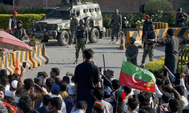 Πακιστάν: Νεκροί δεκαοκτώ παραστρατιωτικοί σε ενέδρα - Τουλάχιστον άλλοι τρεις τραυματίστηκαν