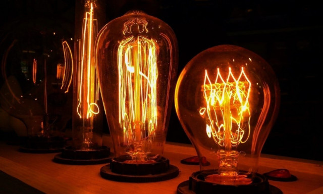 Γιατί η Ελλάδα κρατάει τα σκήπτρα στο κόστος του ρεύματος;