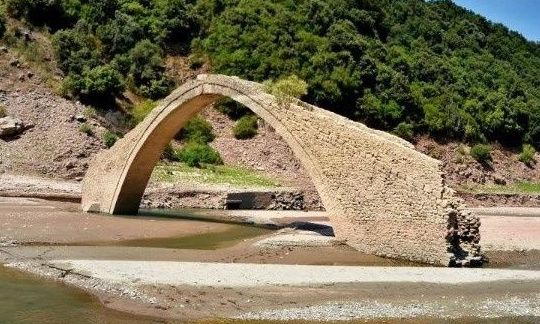 Άγραφα: Αυτό είναι το γεφύρι «φάντασμα» που εμφανίζεται και εξαφανίζεται στα μάτια των περαστικών