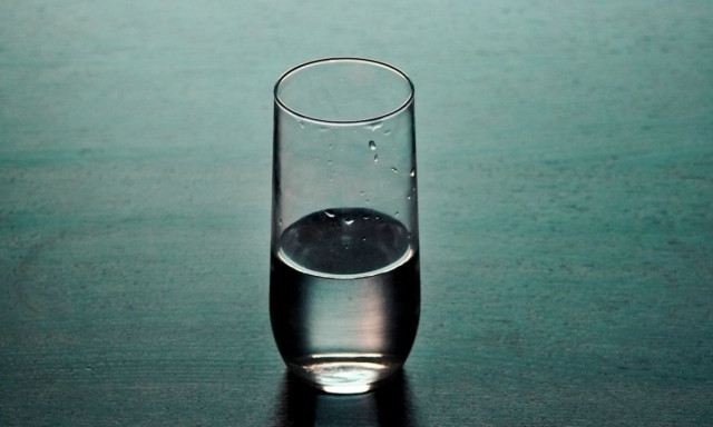 Πόσο νερό πρέπει να πίνετε για να μειώσετε το σάκχαρό σας - Αναλυτικά ο οδηγός