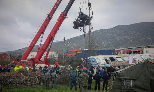Τέμπη: Νέο βίντεο ντοκουμέντο από τη σιδηροδρομική τραγωδία λίγα λεπτά μετά τη σύγκρουση των τρένων