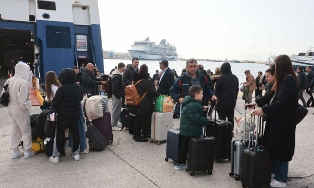 Σεισμός στη Σαντορίνη: «Μια προσευχή για όλους» - 9.000 κάτοικοι εγκατέλειψαν το νησί