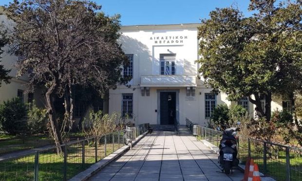 Τρίκερι: Μητέρα έριξε γροθιά σε καθηγητή - Η ποινή που της επιβλήθηκε