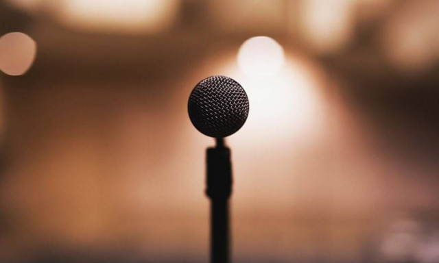 Συνελήφθη πασίγνωστος τραγουδιστής - Προσπάθησε να αποφύγει μπλόκo για αλκοτέστ