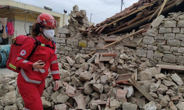 Ο Ελληνικός Ερυθρός Σταυρός δίνει χρηστικές οδηγίες προστασίας στους πολίτες σε περίπτωση σεισμού