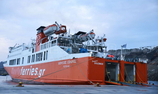 Συνεχίζεται η «μεγάλη φυγή» από τη Σαντορίνη - Βραδιά ισχυρών σεισμών και η χθεσινή