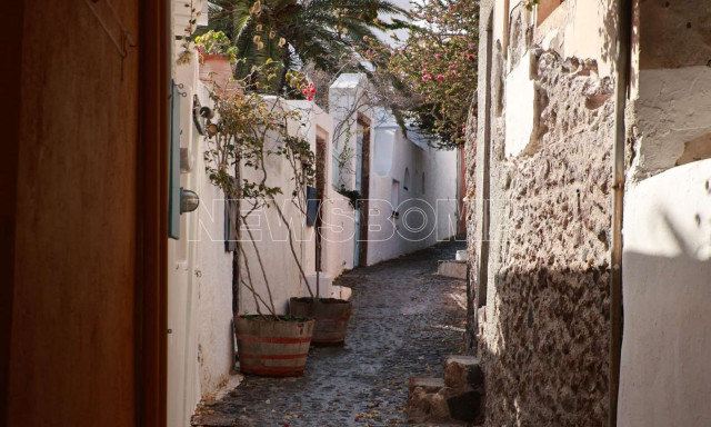 Σεισμός στη Σαντορίνη: Νησί «φάντασμα» μετά τις δονήσεις - Άδειασε η Οία, εγκατέλειψαν οι κάτοικοι