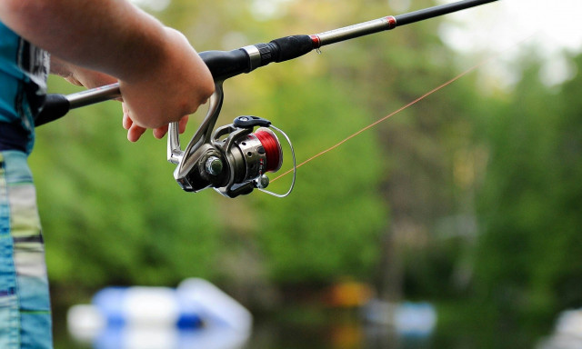 Θεσσαλονίκη: Άγριος ξυλοδαρμός ηλικιωμένου ψαρά από κουκουλοφόρους - «Χειροπέδες» σε δύο άτομα