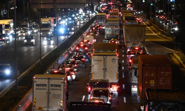 Κίνηση: Χάος στον Κηφισό - Ουρές πάνω από 10 χιλιόμετρα σχηματίζουν τα αυτοκίνητα
