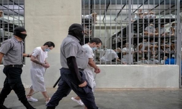 Ελ Σαλβαδόρ: Οι απάνθρωπες συνθήκες που επικρατούν στη φυλακή κολαστήριο (vid)