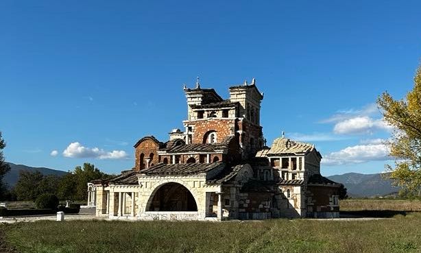 Η παράξενη εκκλησία της Ελλάδας που αποτελεί ένα πραγματικό έργο τέχνης